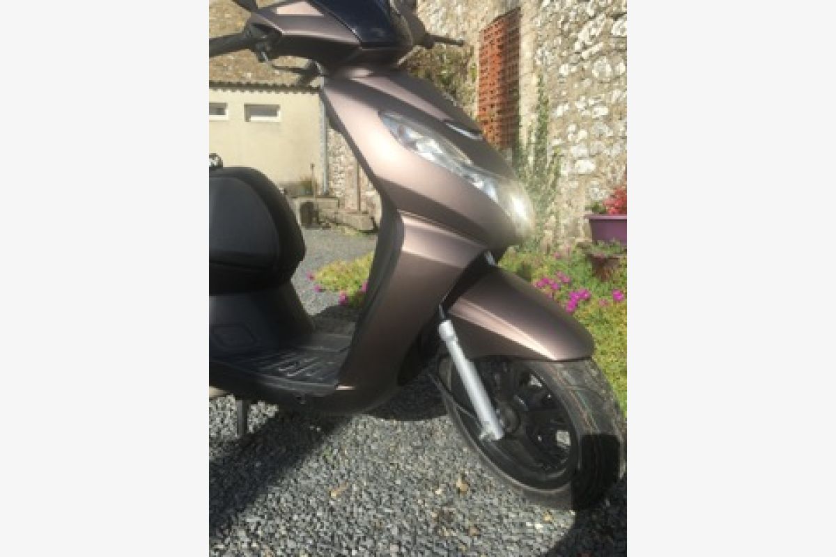 Scooter Peugeot kisbee 4T  - 174420_58cfd2e3e45e337ac1b0bedf84446a29.jpg
