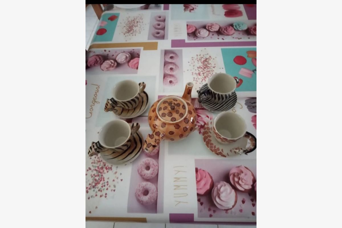 Photo 1 Théière avec 4 tasses 