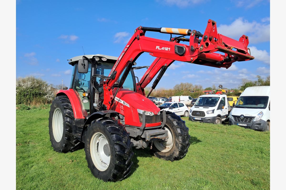 Photo 1 Tracteur Massey Ferguson 5711s