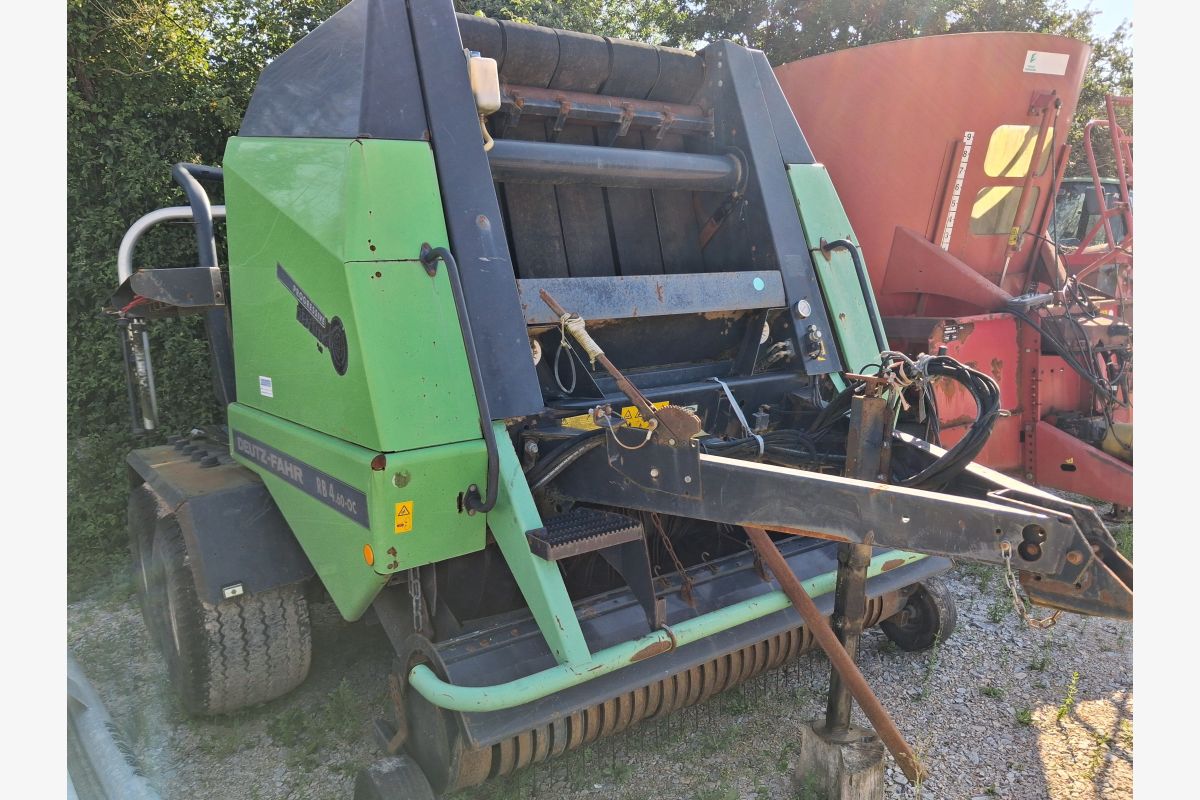 Photo 1 Presse Combi Deutz RB460