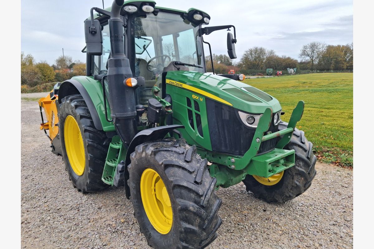 Photo 1 Tracteur John Deere 6100M