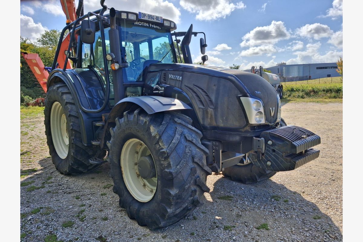 Photo 1 Tracteur Valtra T203