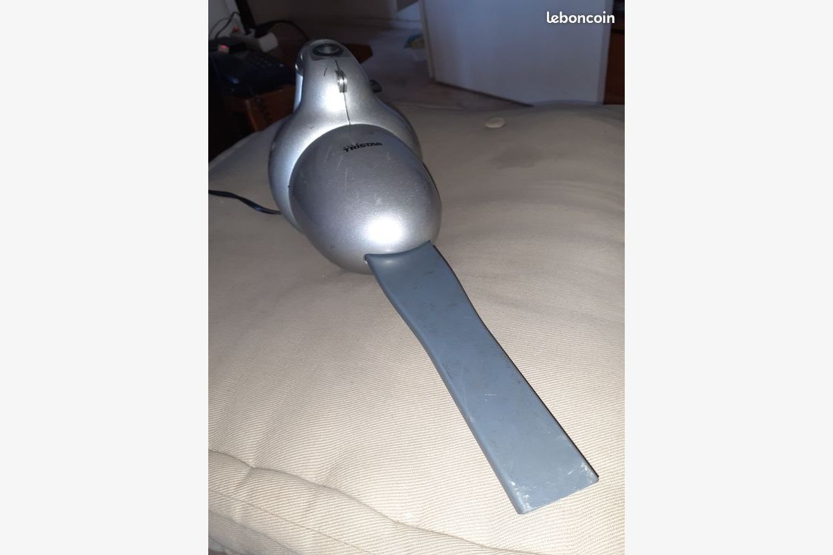 Aspirateur voiture  - 174868_2459e863c6c0f1437d40eb06bb3b3e63.jpg