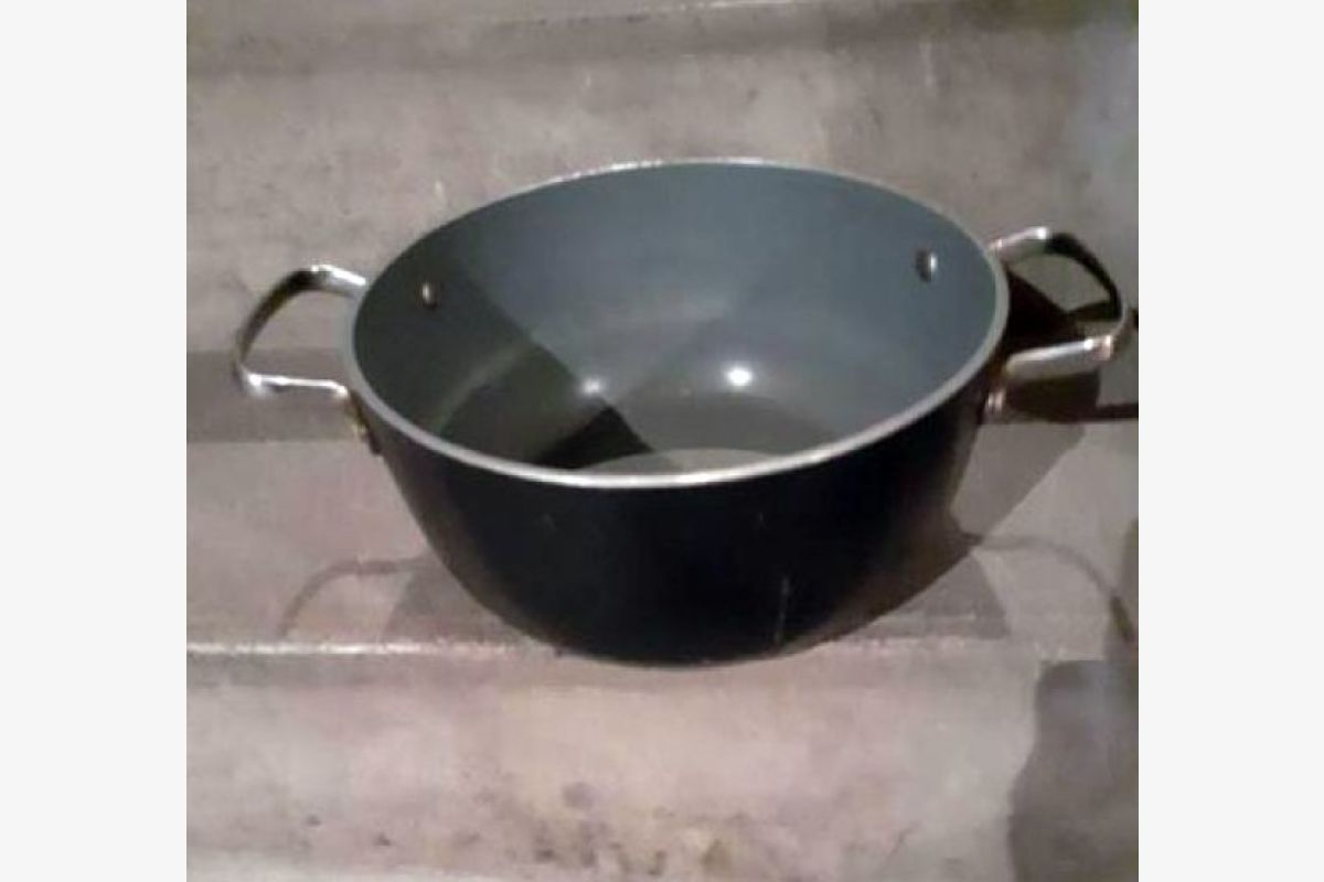 Cocotte en fonte avec son couvercle  - 174872_689f772f38a2b94b43ee874cdab1429b.jpg