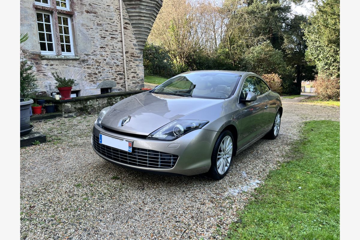 Photo 1 LAGUNA COUPE INITIALE V6 DCI 240ch 4CONTROL