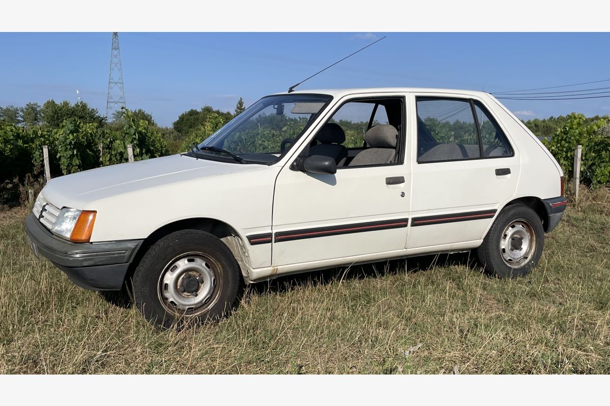 Photo 1 Peugeot 205