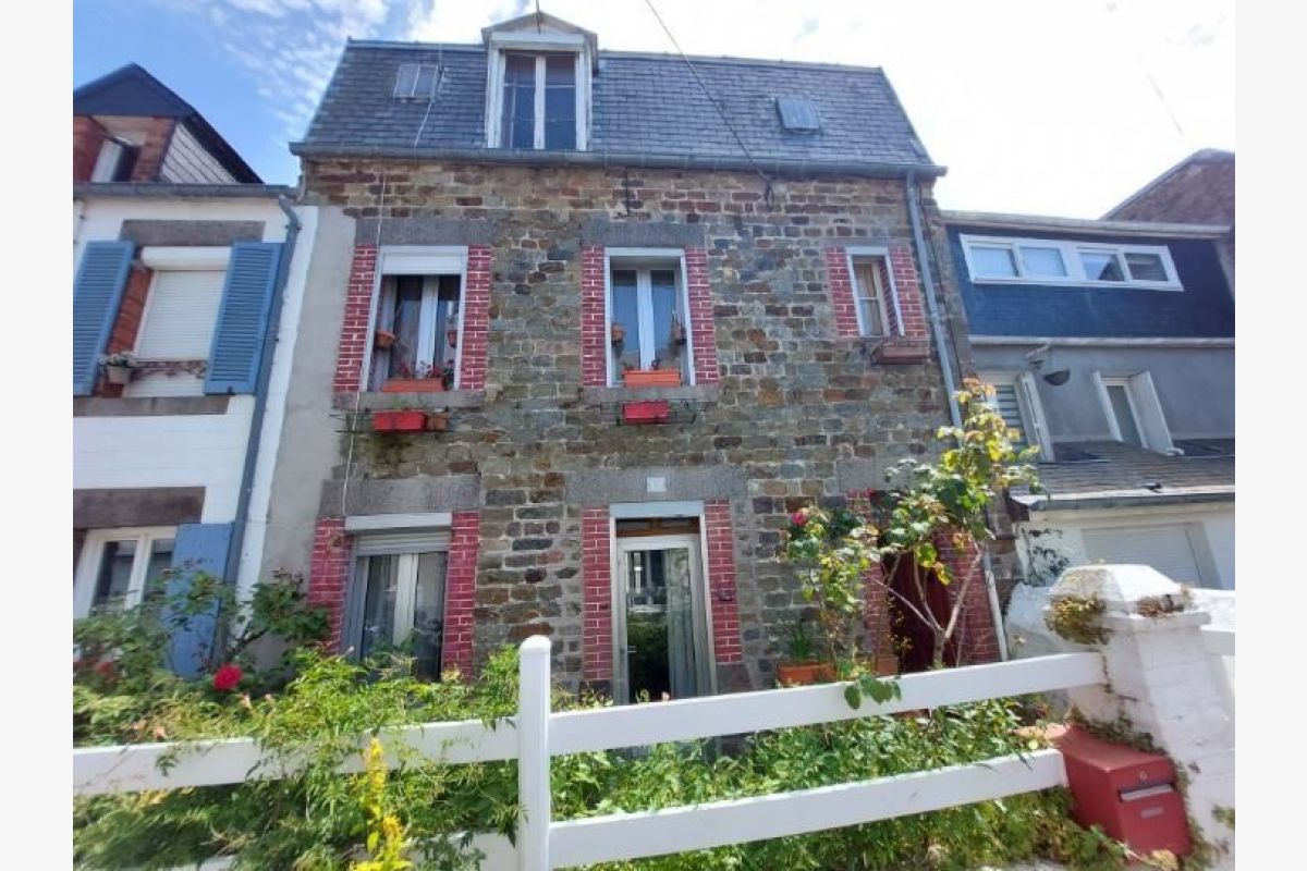 Photo 1 Maison en pierre à rénover entièrement