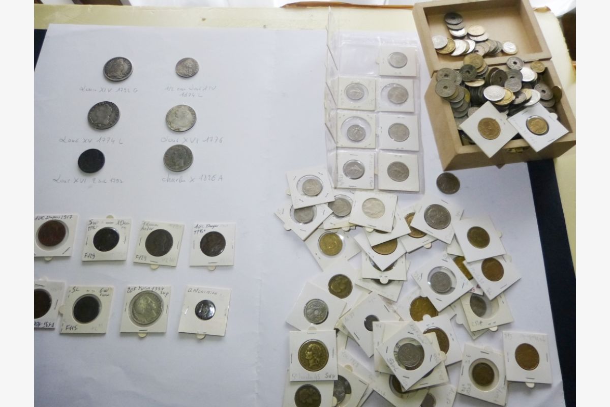 3 coffrets monnaies francaises dont écus royaux - 175088_bd837a319efe5e4e297886eb7129bb9d.jpg