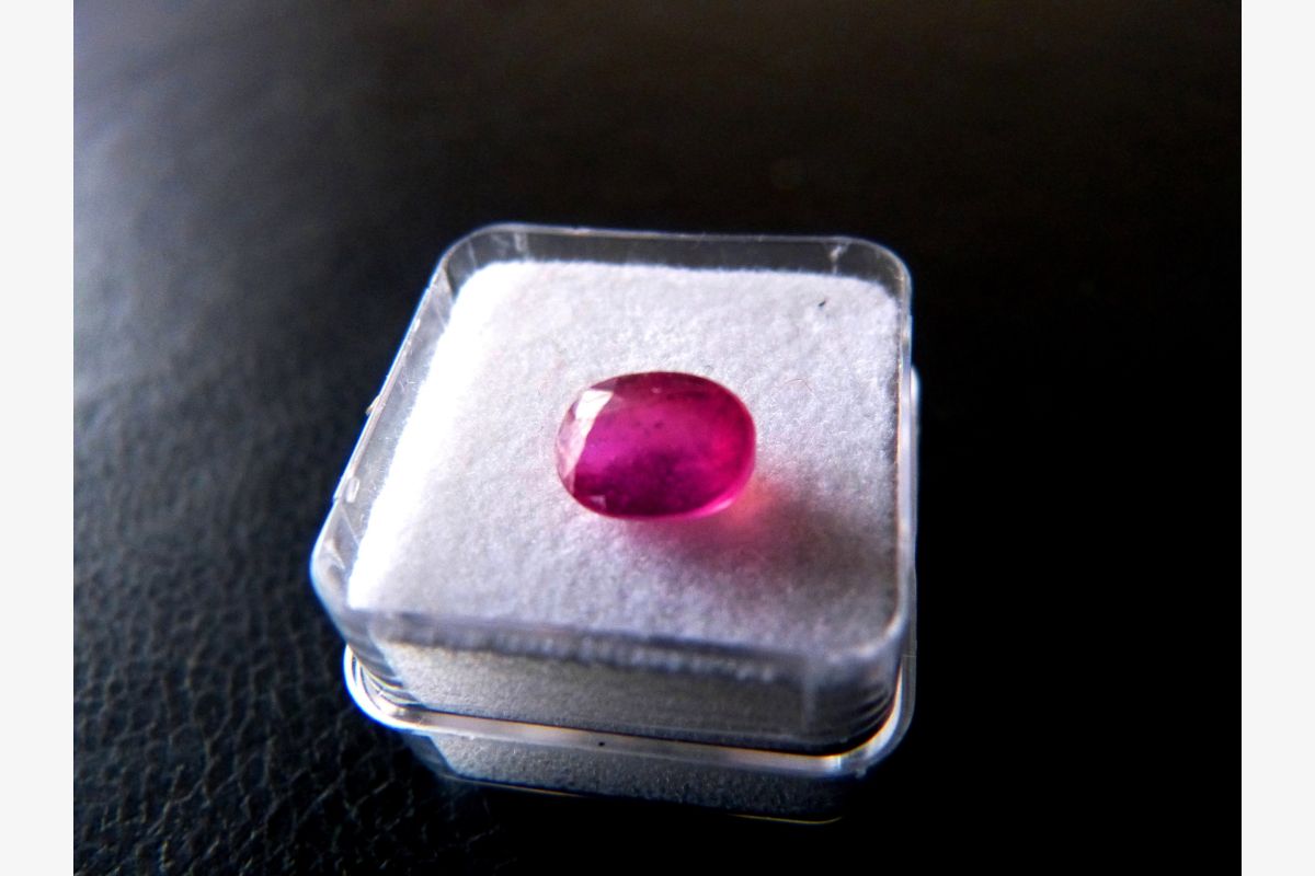 Rubis naturel 1,25 ct  - 175097_d98c8e9a829d7448f7a3ecfd51c72725.jpg