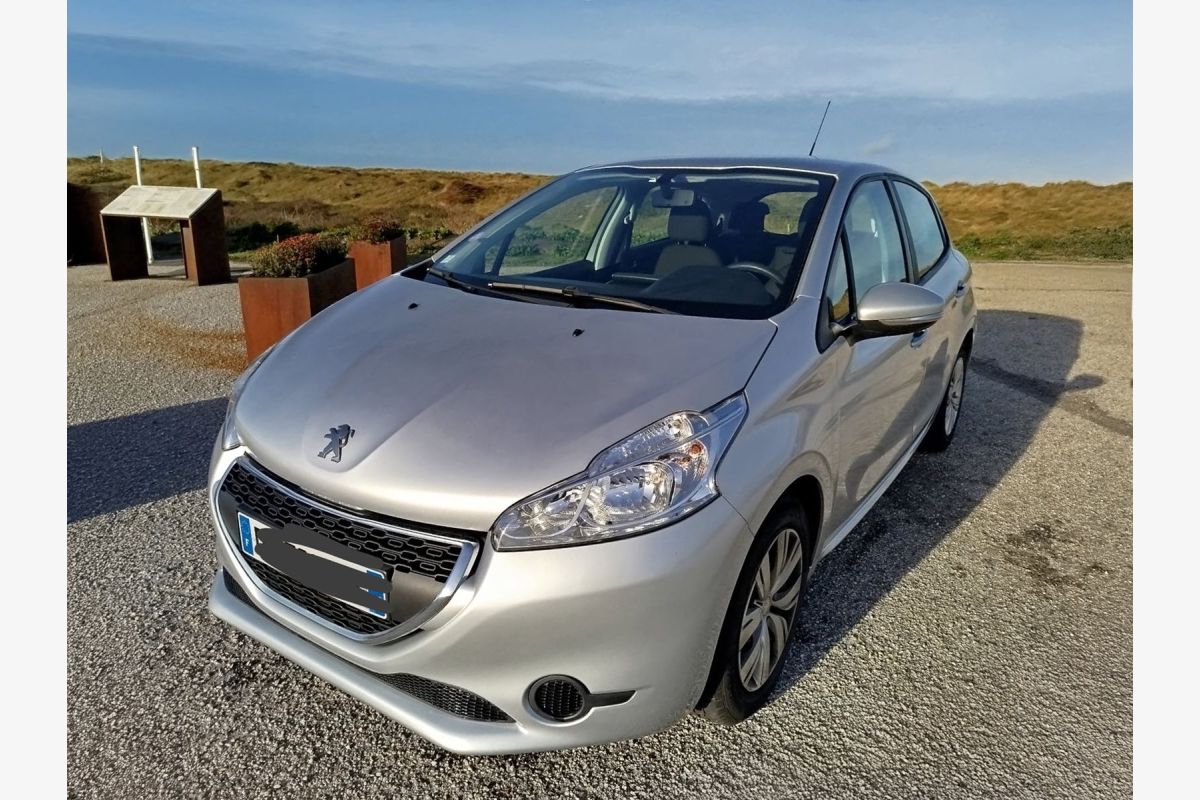 Photo 1 Peugeot 208 essence