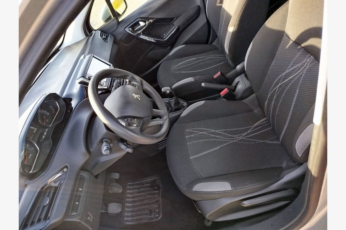 Peugeot 208 essence - 175423_c5a8b84727387132d8d4436fc96ed4d6.jpg