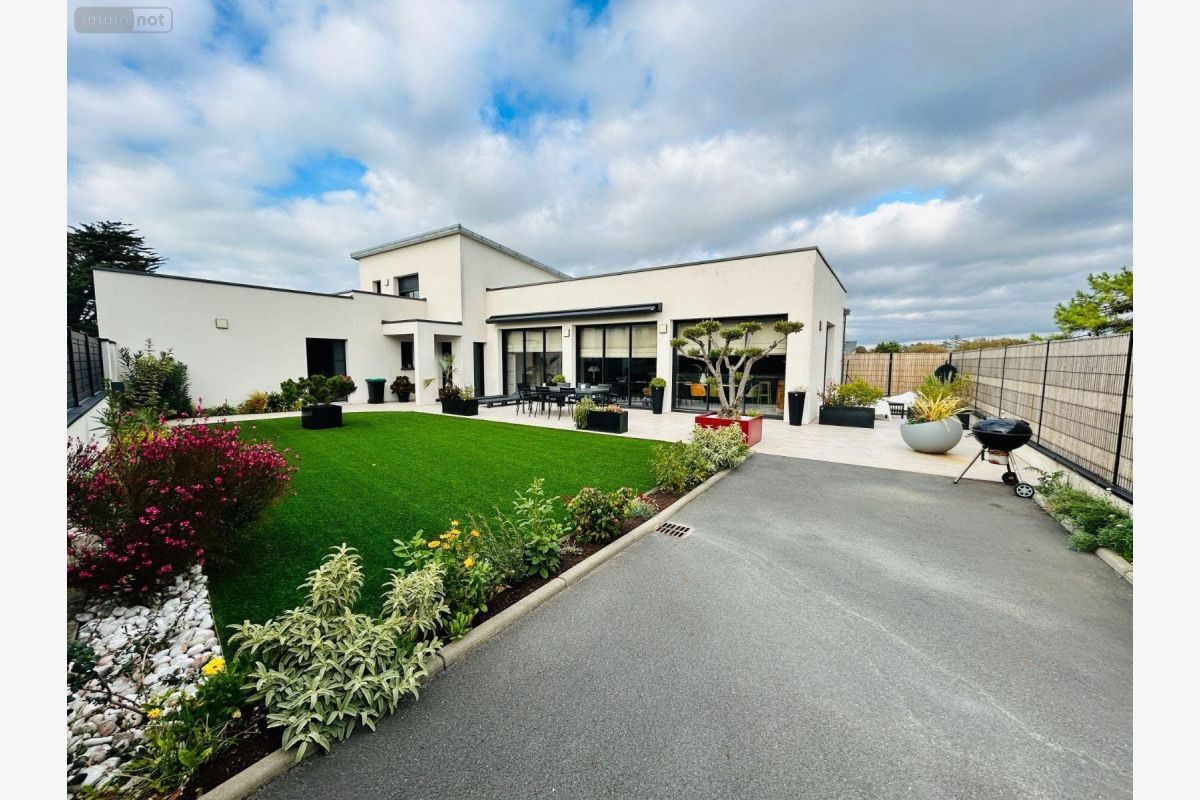 Photo 1 Me Fonty, notaire, Coutainville. Tél. 02.33.47.18.44www.font