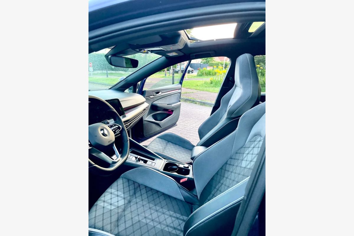 Photo 1 Golf R-Line 1ST, modèle VIII SW 2.0 TDI SCR 150 R-LINE DSG7