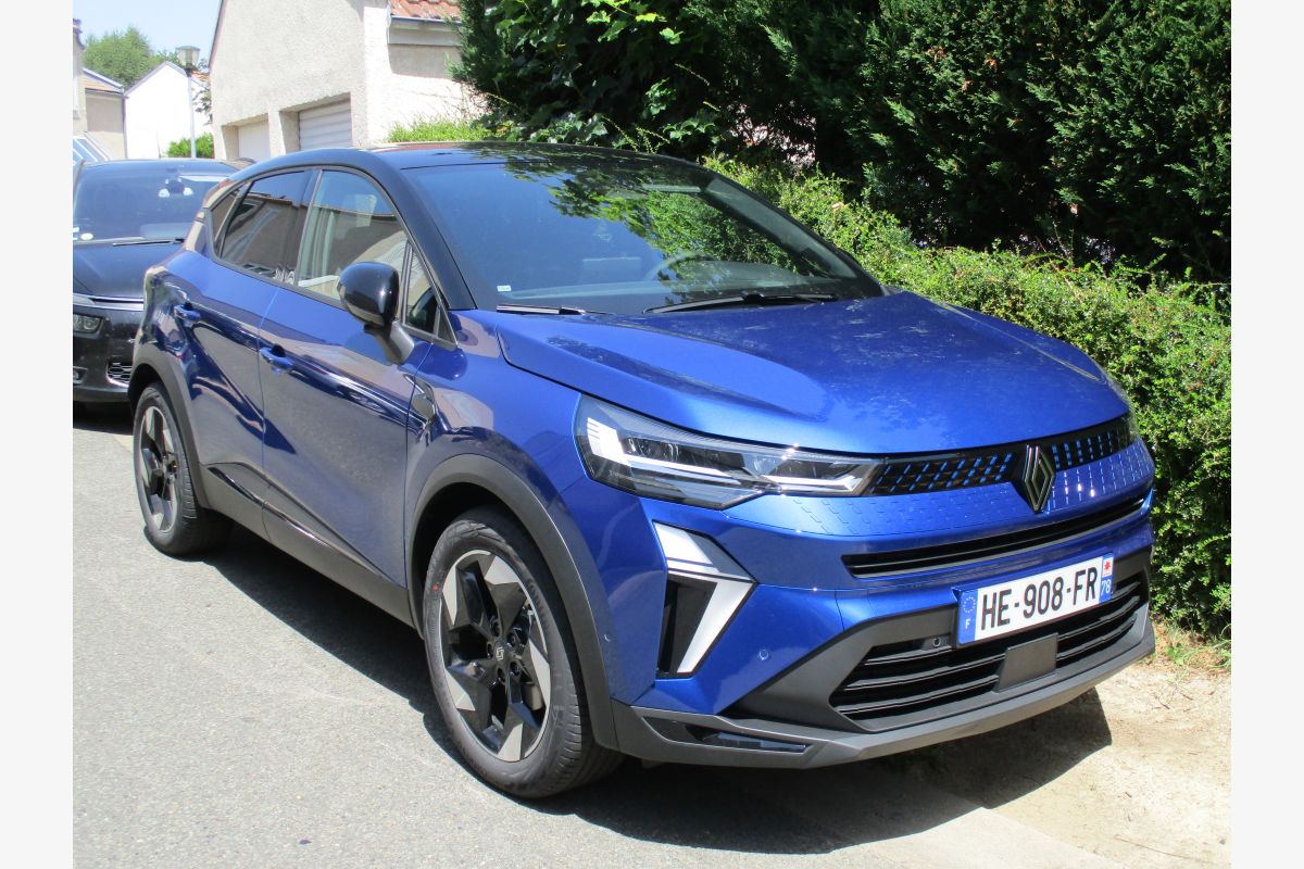 Photo 1 Renault Captur full hybrid E-Tech 145  6 mois