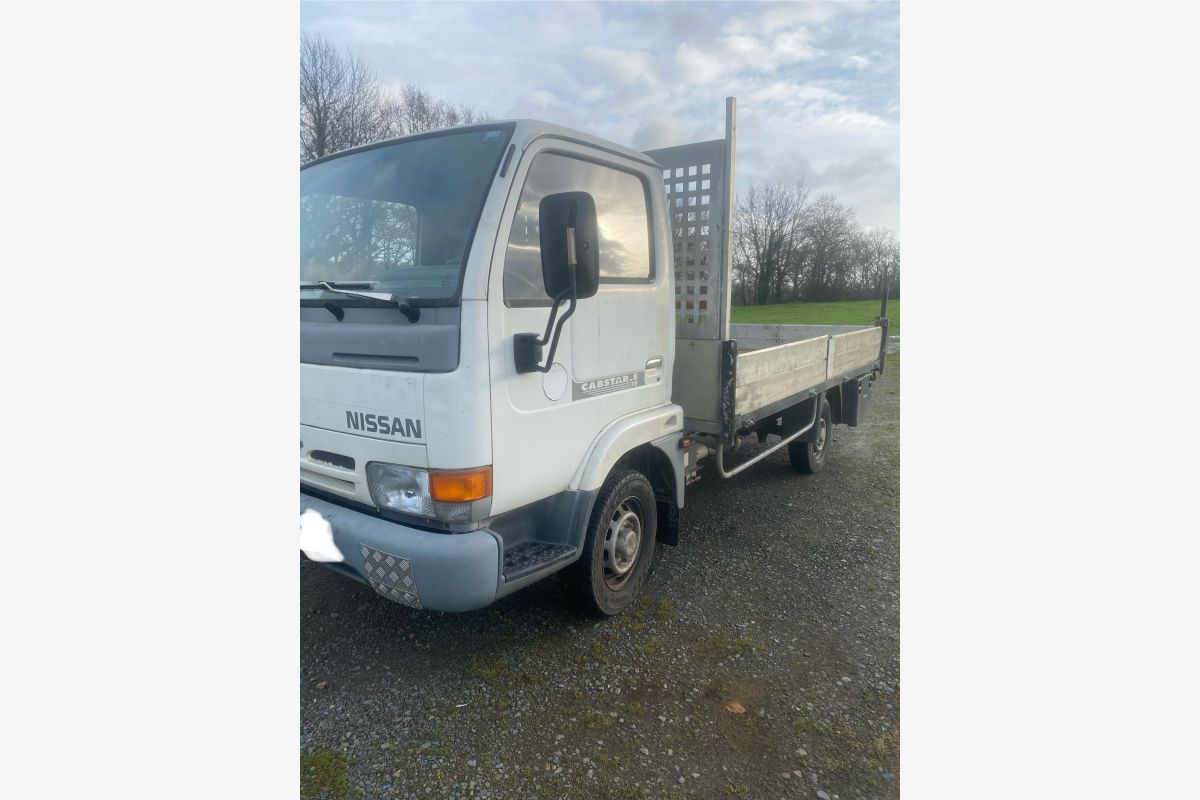 Photo 1 Nissan Cabstar plateau