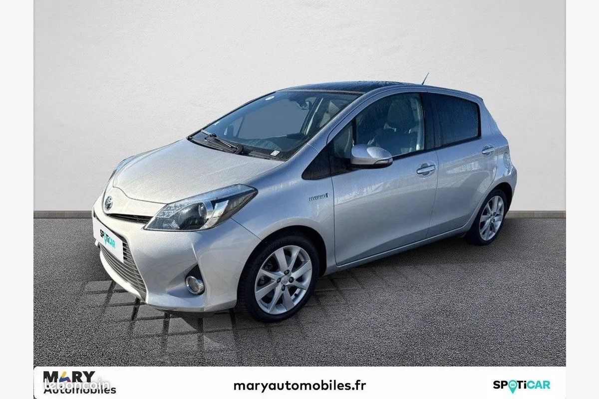 Photo 1 Toyota Yaris 100h Style