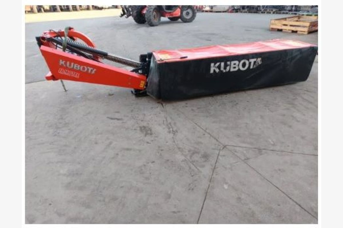 Photo 1 Faucheuse à assiette Kubota DM 2028
