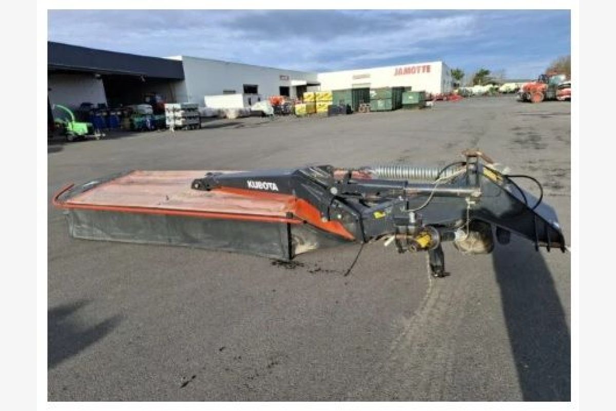 Photo 1 Faucheuse Kubota DM 3040
