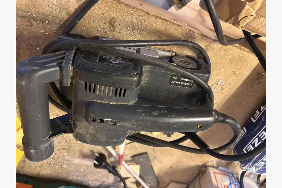 Deux ponceuses - 176630_191ba46e8c126cc95757275a411bf991.jpg