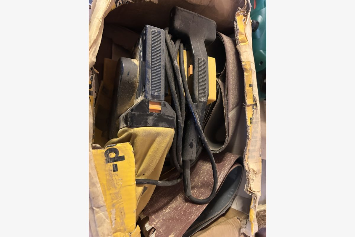 Deux ponceuses - 176630_cbd35e8bd495565651e548b1a7dc7177.jpg