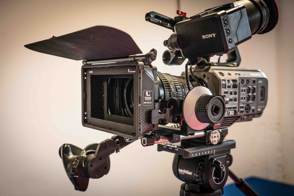 Photo 1 Sony PXW-FX9 / Pack cinéma Sachtler