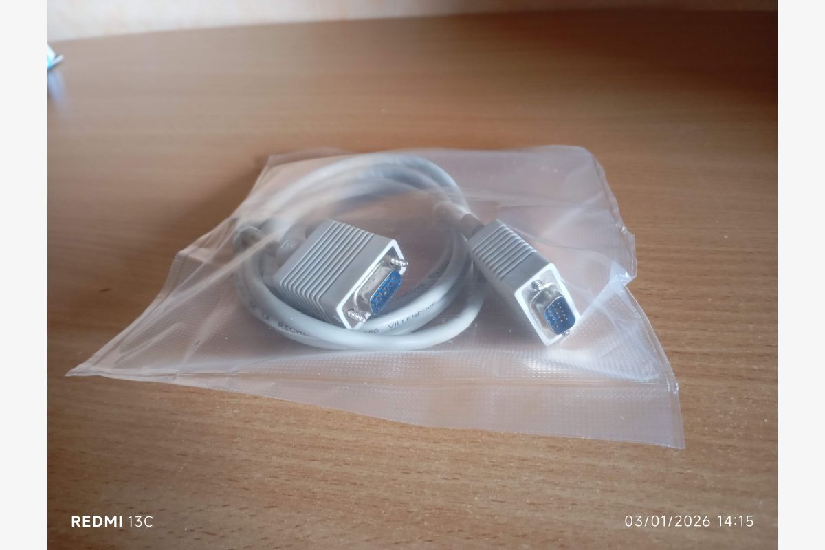 Photo 1 Câble vga standard mâle mâle gris clair  1,60 m 