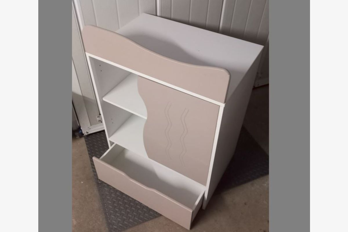 Photo 1 Table à langer