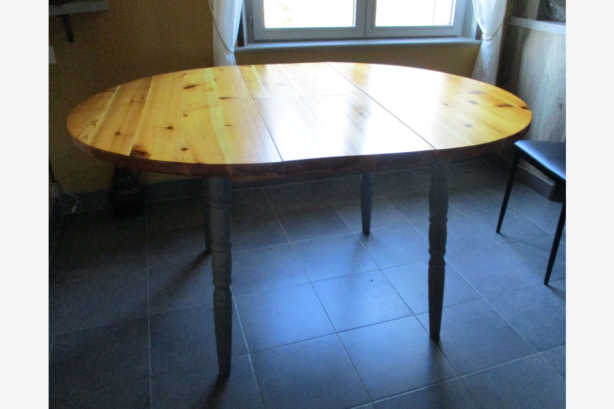 Photo 1 Table