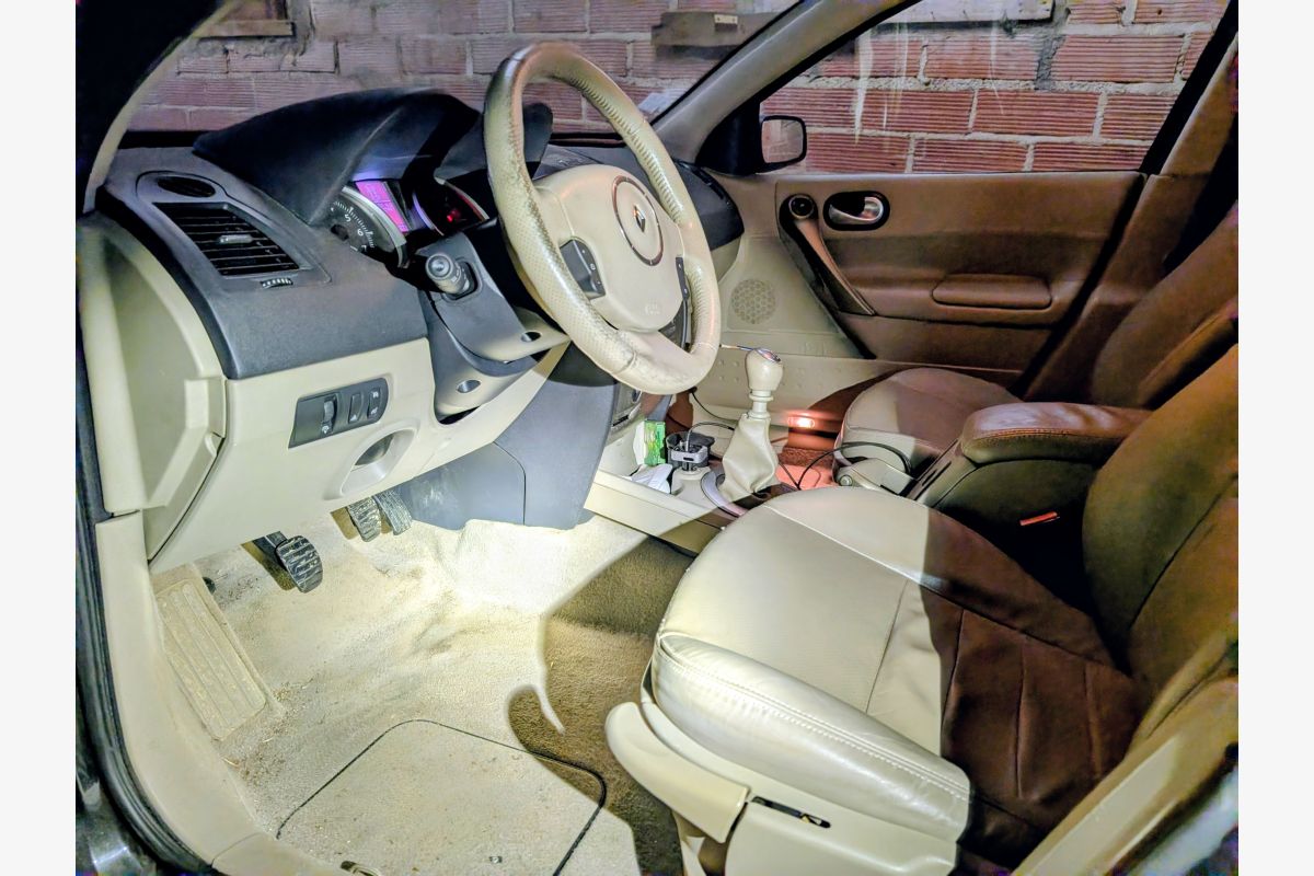 Renault Mégane 2 Privilège 2.0 turbo 165 cv  - 177329_2410dbc338a5637b4d9459a8e654a567.jpg