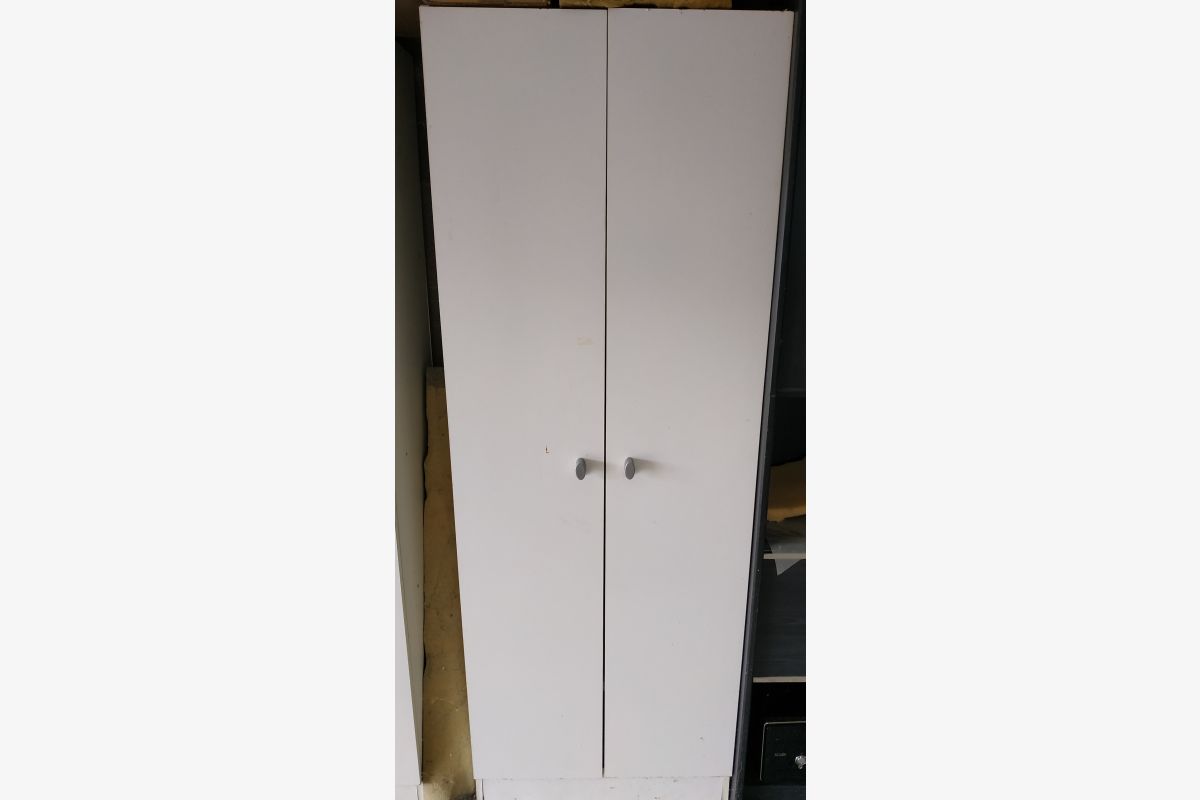 Photo 1 Armoires blanches