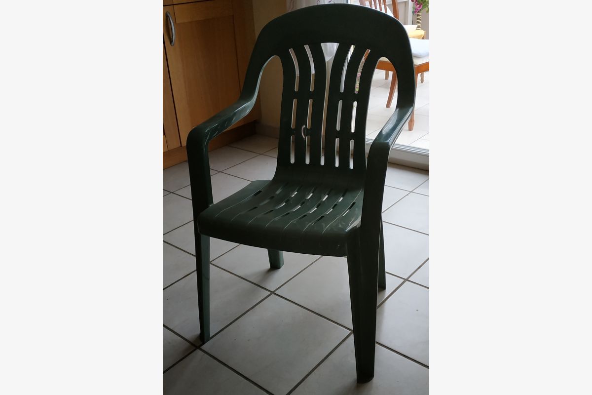 4 chaises de jardin - 177347_a1054b62a135138f6bbc409688349889.jpg