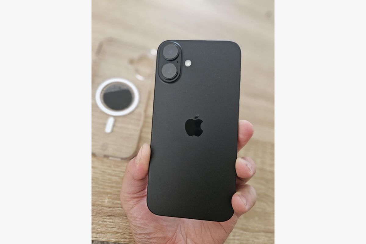 Photo 1 Smartphone iphone15  Pro 256 Go Titane noir