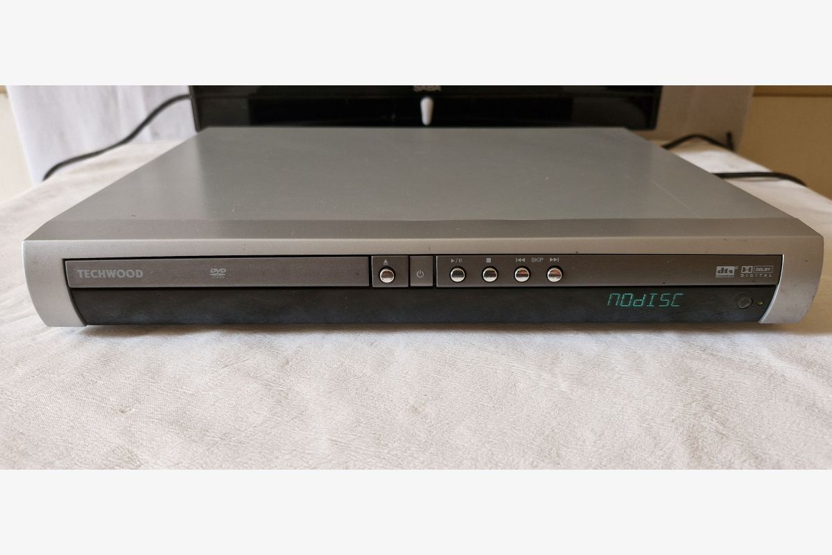 Photo 1 Lecteur DVD/CD audio Techwood modèle TK 2711S sans télécommande