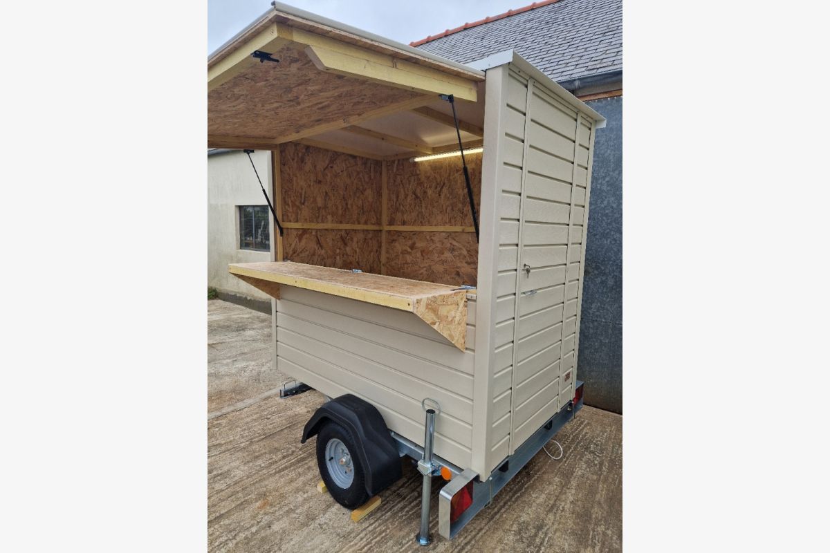 Remorque magasin / boutique / stand: 2500 euros - 177509_11aaa465d478c85d8c7d198fb77bd36d.jpg