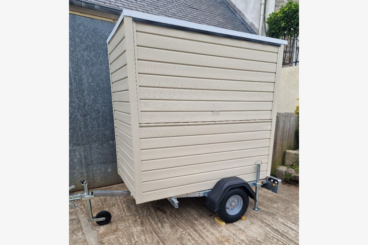 Remorque magasin / boutique / stand: 2500 euros - 177509_8988f5d5aa6b1fa2aa430c7f5e0cd927.jpg