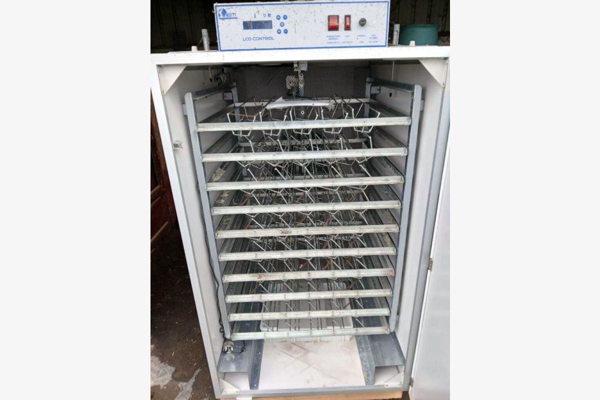 Photo 1 Couveuse Josse