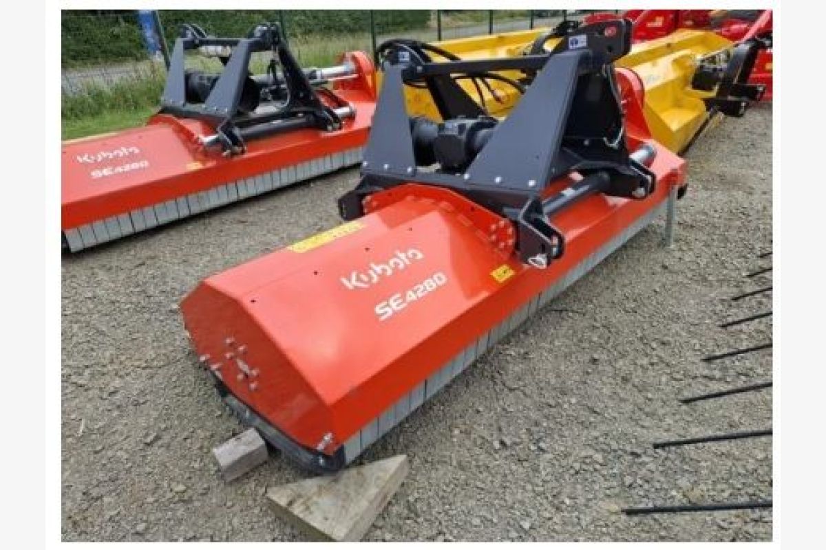 Photo 1 Broyeur Kubota SE 4280 HB