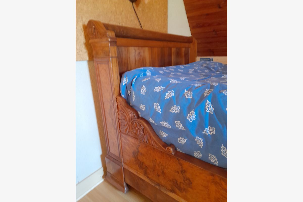 Photo 1 Lit de coin ancien