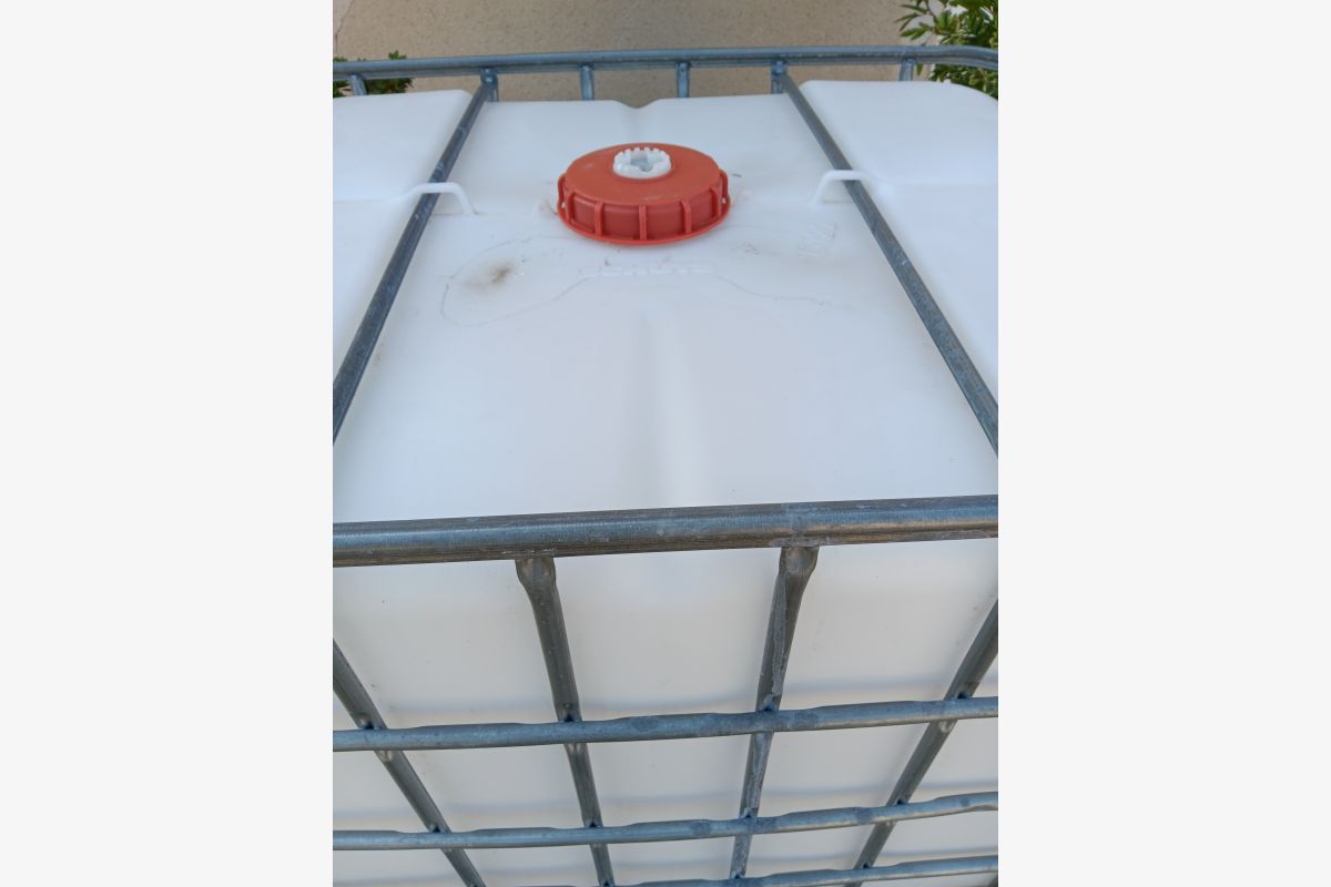 Cuve à eau alimentaire  - 178279_4916485981ffd4e657aa6780f8e775ee.jpg