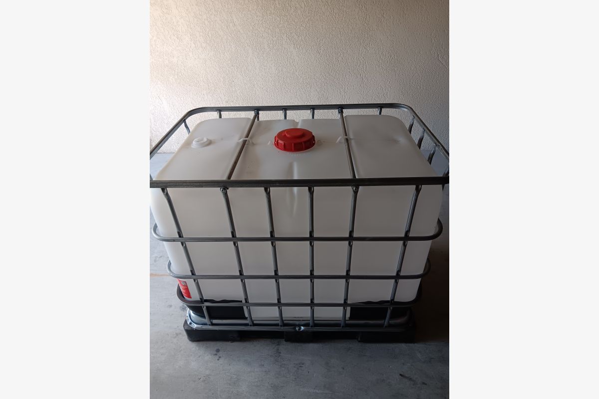 Cuve à eau de 700 litres - 178286_f871f3d74d8195a8697ed9bc6b1db8c3.jpg