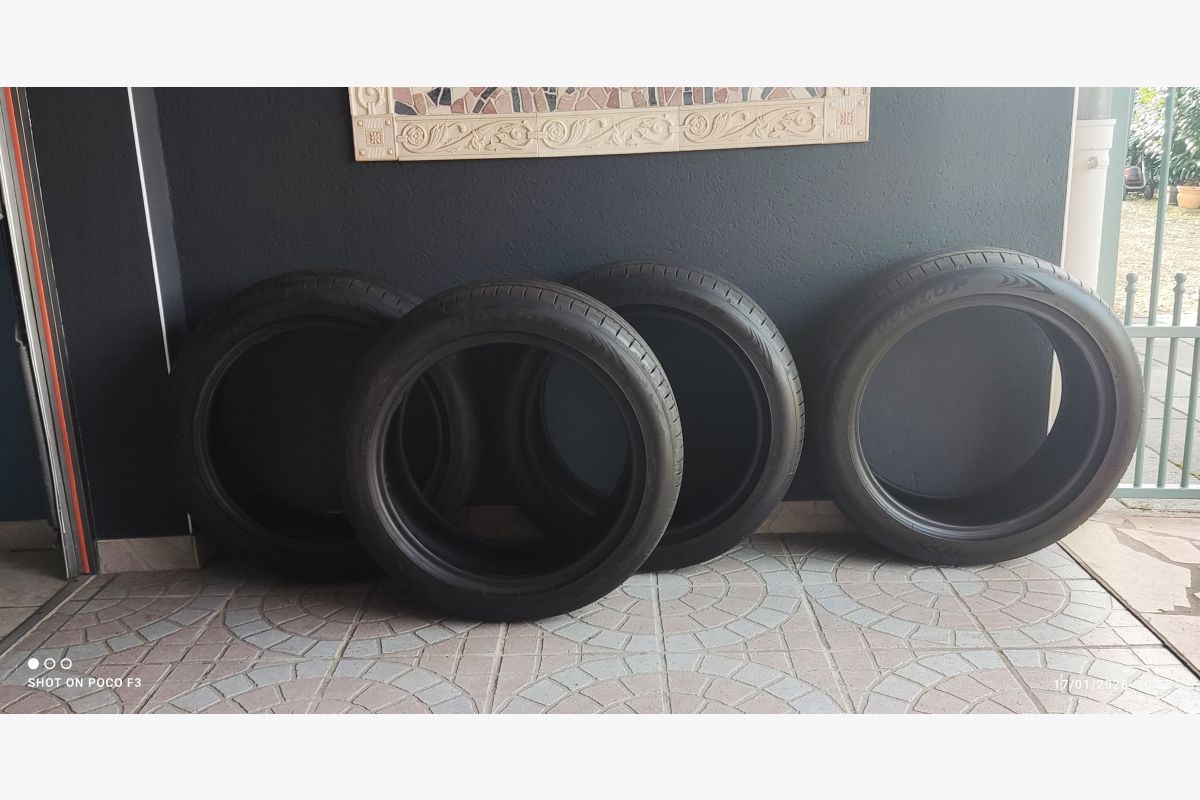 Photo 1 4 Pneus Dunlop SP Sport Maxx 245 / 45 / R19 102V XL