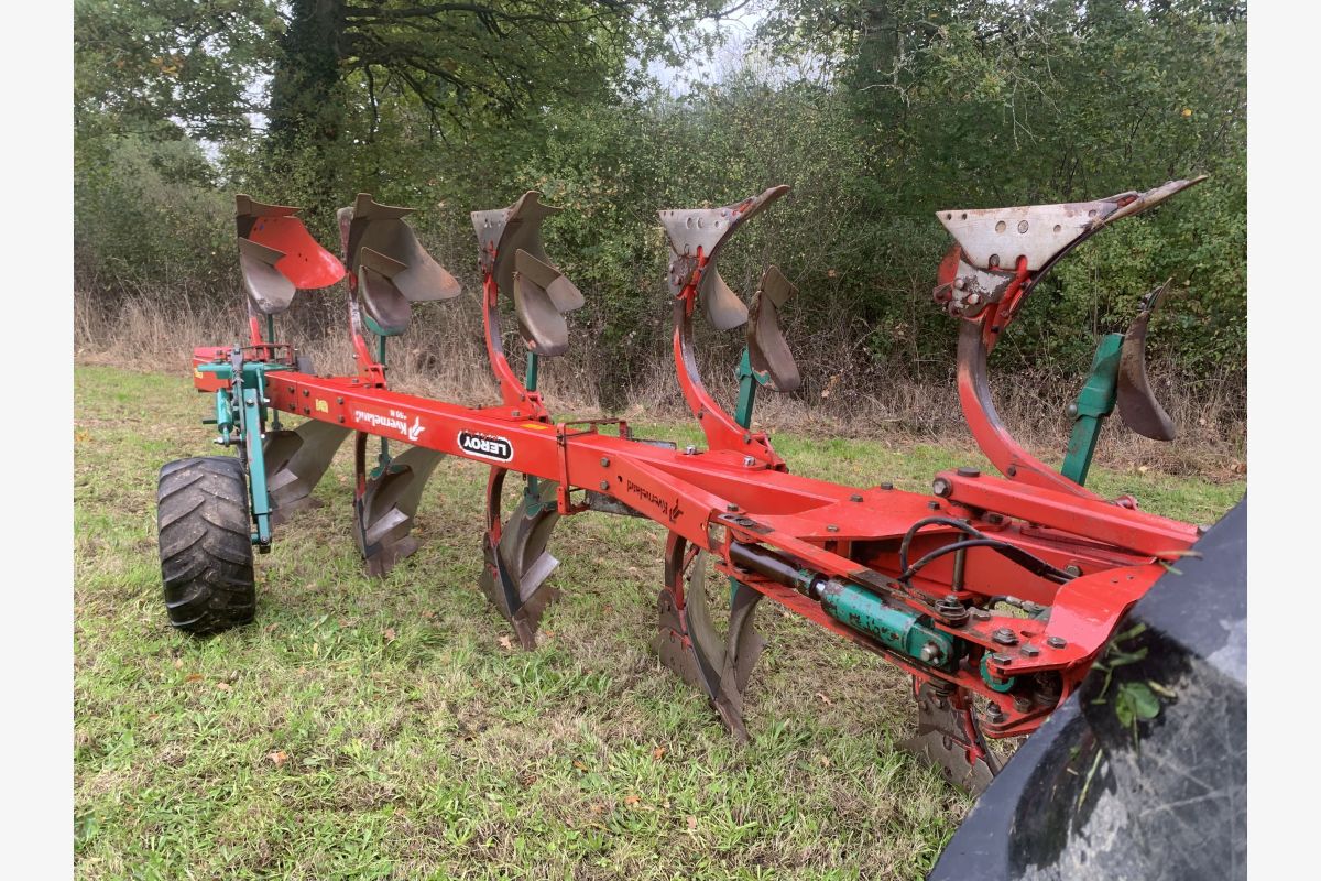 Photo 1 Vends ou loue charrue Kverneland 150 B