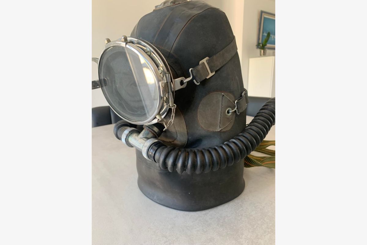 Antiquité de marine, casque et matériel de scaphandrier, plongée vintage - 178583_5a69944fc2f5f3ca7af28100ca36adad.jpg