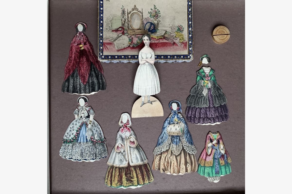 Photo 1 RECHERCHE POUPEES EN PAPIER 