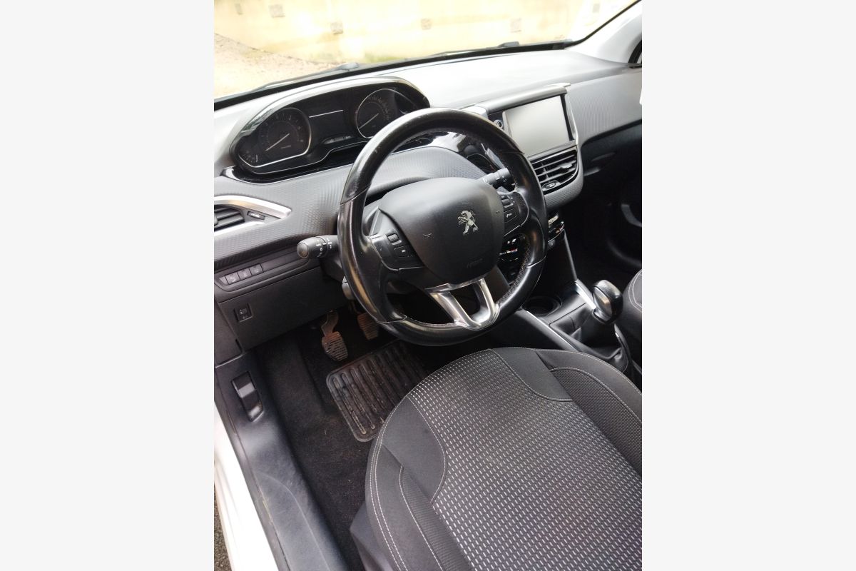 PEUGEOT 208 - 178691_2f7c5860dc6040e02b0d0f2cb7928a66.jpg