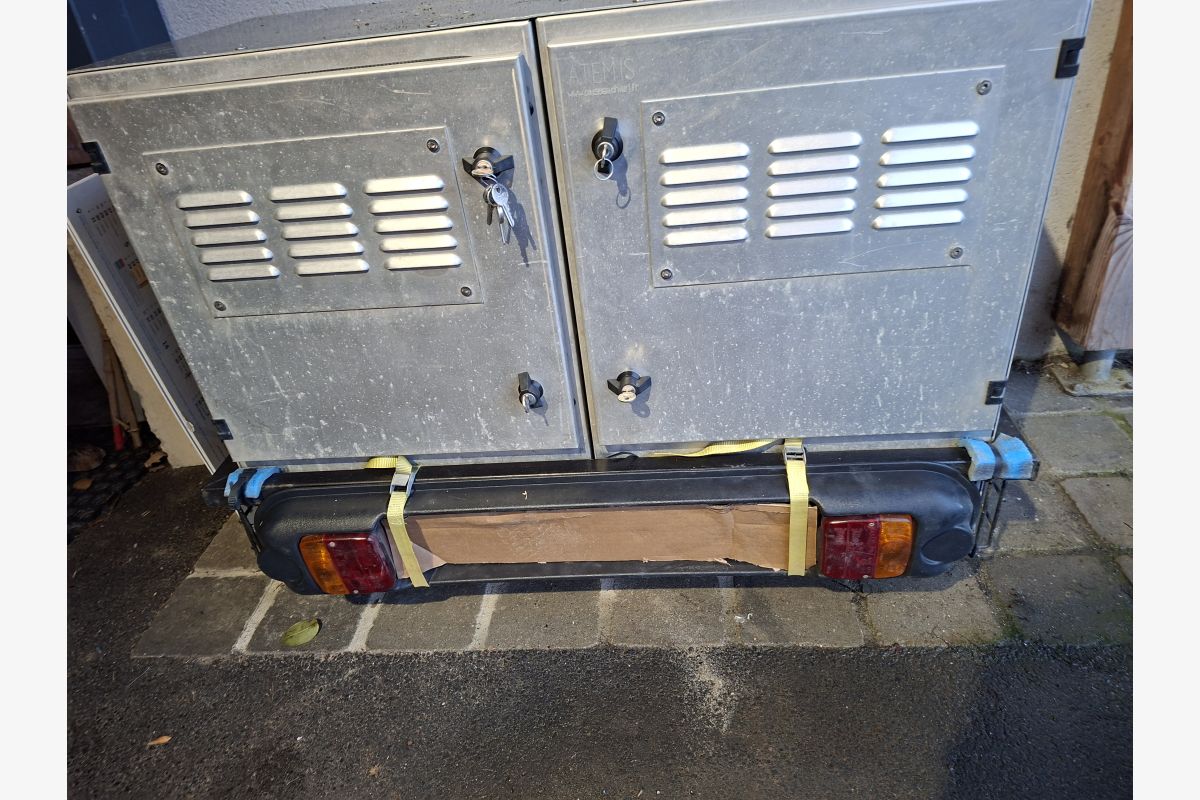 Photo 1 Caisse chien sur attelage remorque