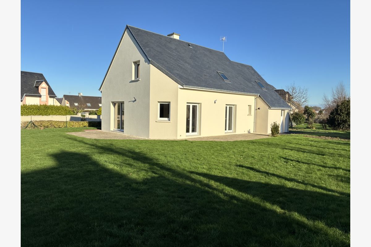 Photo 1 Maison totalement restaurée près de Granville 