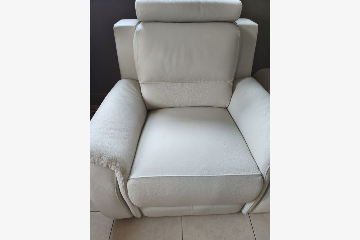 fauteuil  - 179165_b64da9756d748f07e9f4e664b866da33.jpg