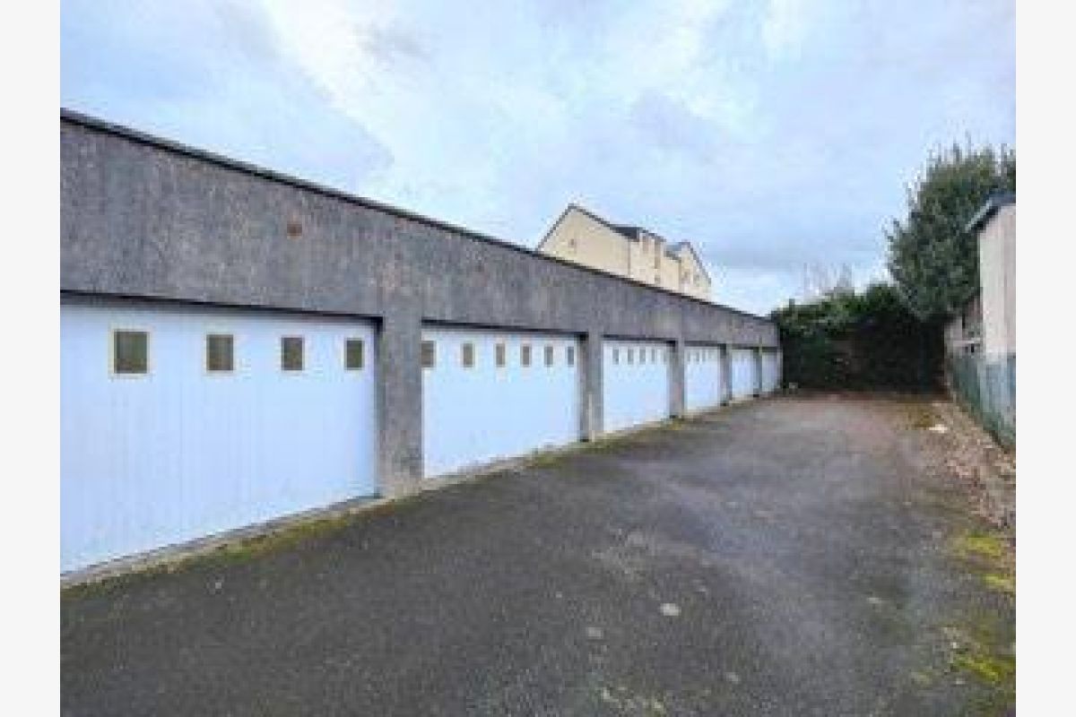 Photo 1 Garage Parking à louer Saint-Lô