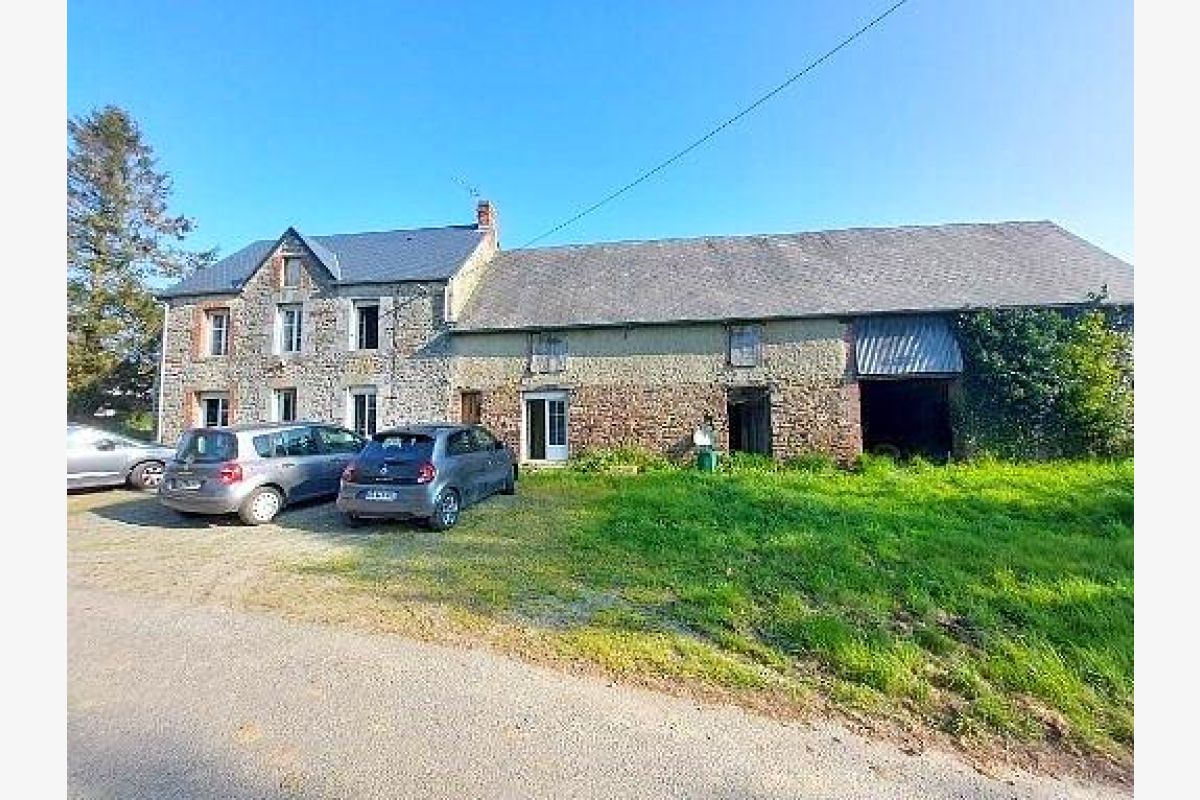 Photo 1 Une maison à rénover sur la commune de Cérences